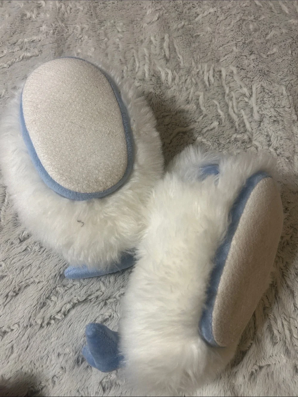 Vineyard Vines Plush Blue Yeti Slippers with White Faux Fur Trim